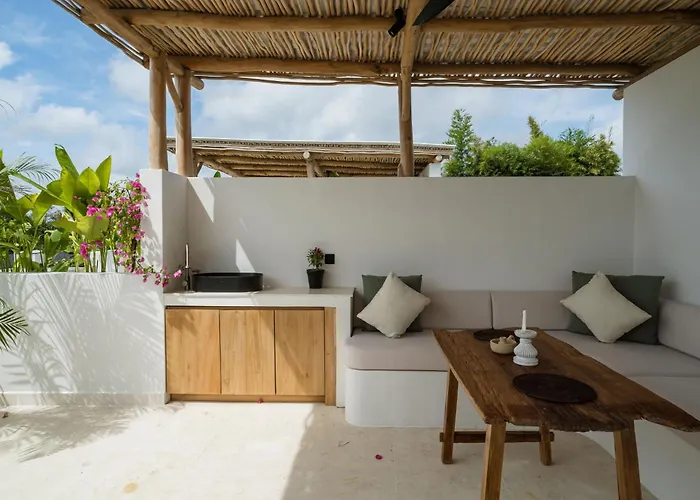 Anirami & Seni Uluwatu (Bali)