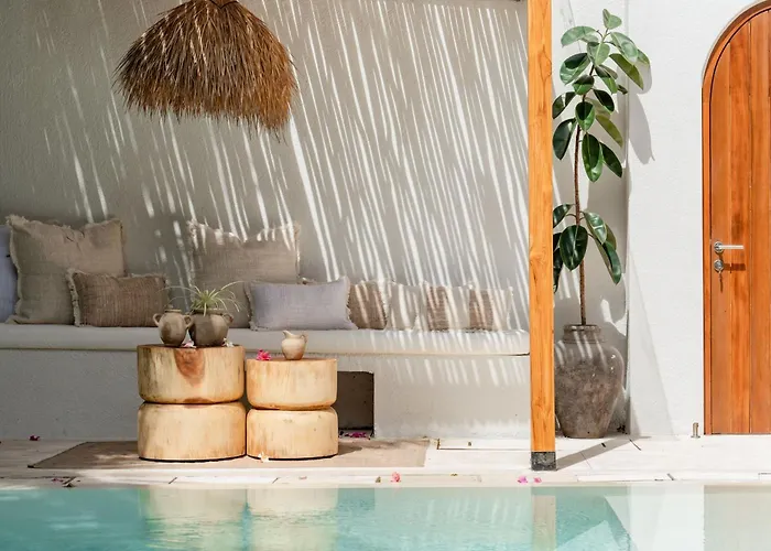 Anirami & Seni Uluwatu (Bali)